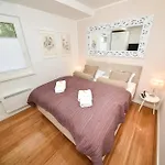 Mm Luxury Apartments Diamond & Silver